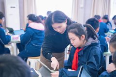 智能分析学习数据和表现准确地把握学生的学习进度和需求
